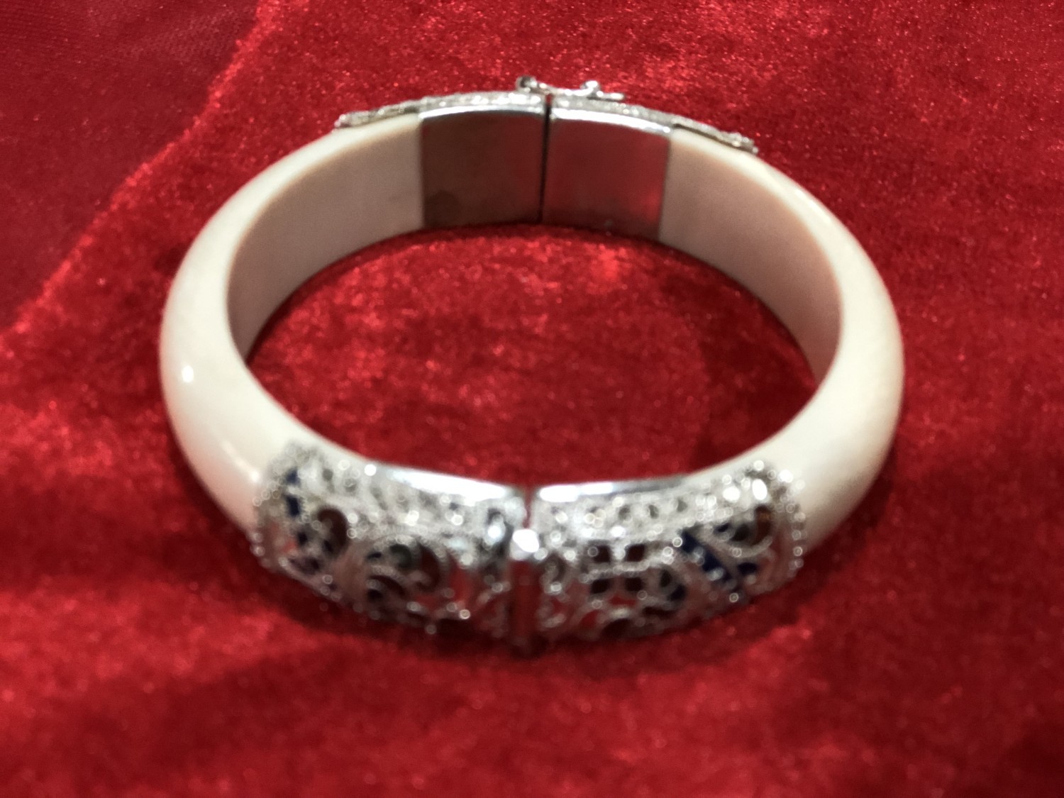 กำไลงาจับเงิน