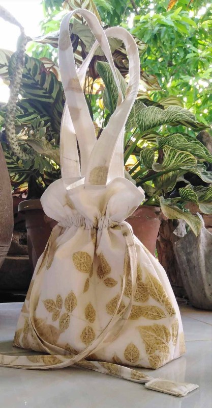 กระเป๋าผ้าพิมพ์ลายใบไม้