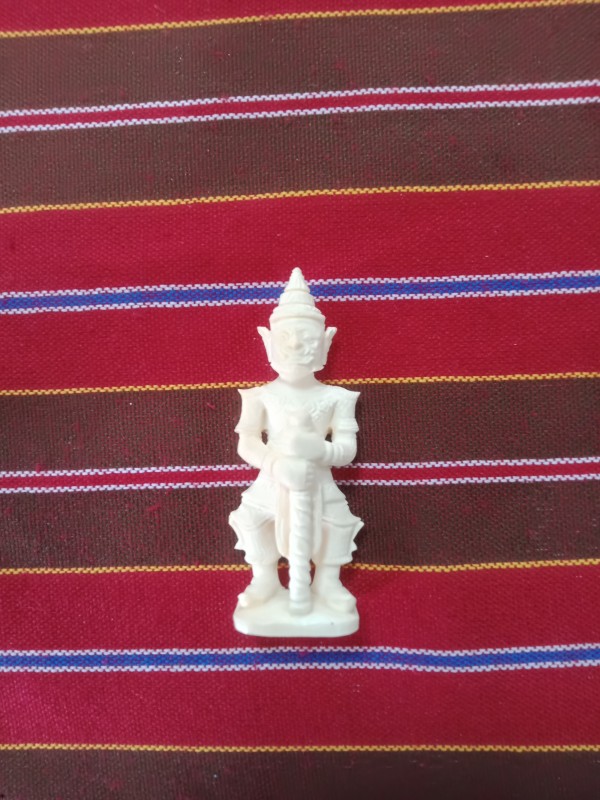 งาช้างแกะสลักเท้าเวสสุวรรณ