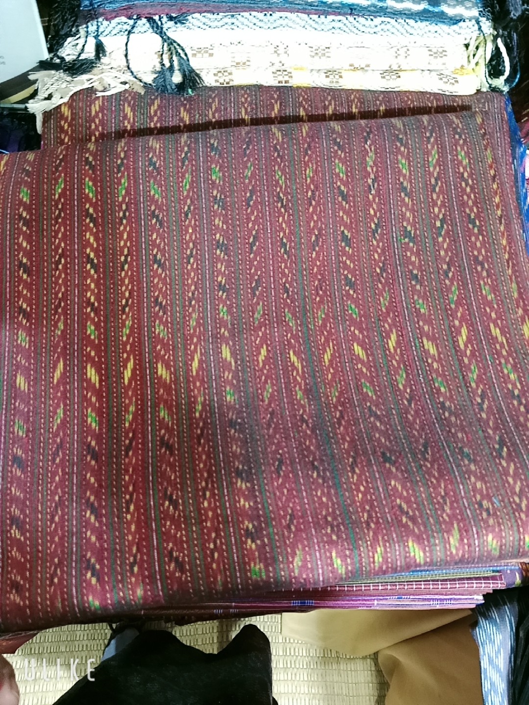 ผ้าไหมลายโฮล