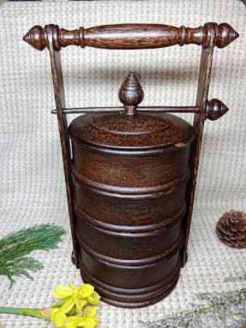 ปิ่นโตทำจากไม้