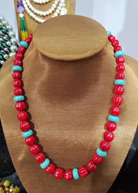 สร้อยคอหินสีฮาวไลท์