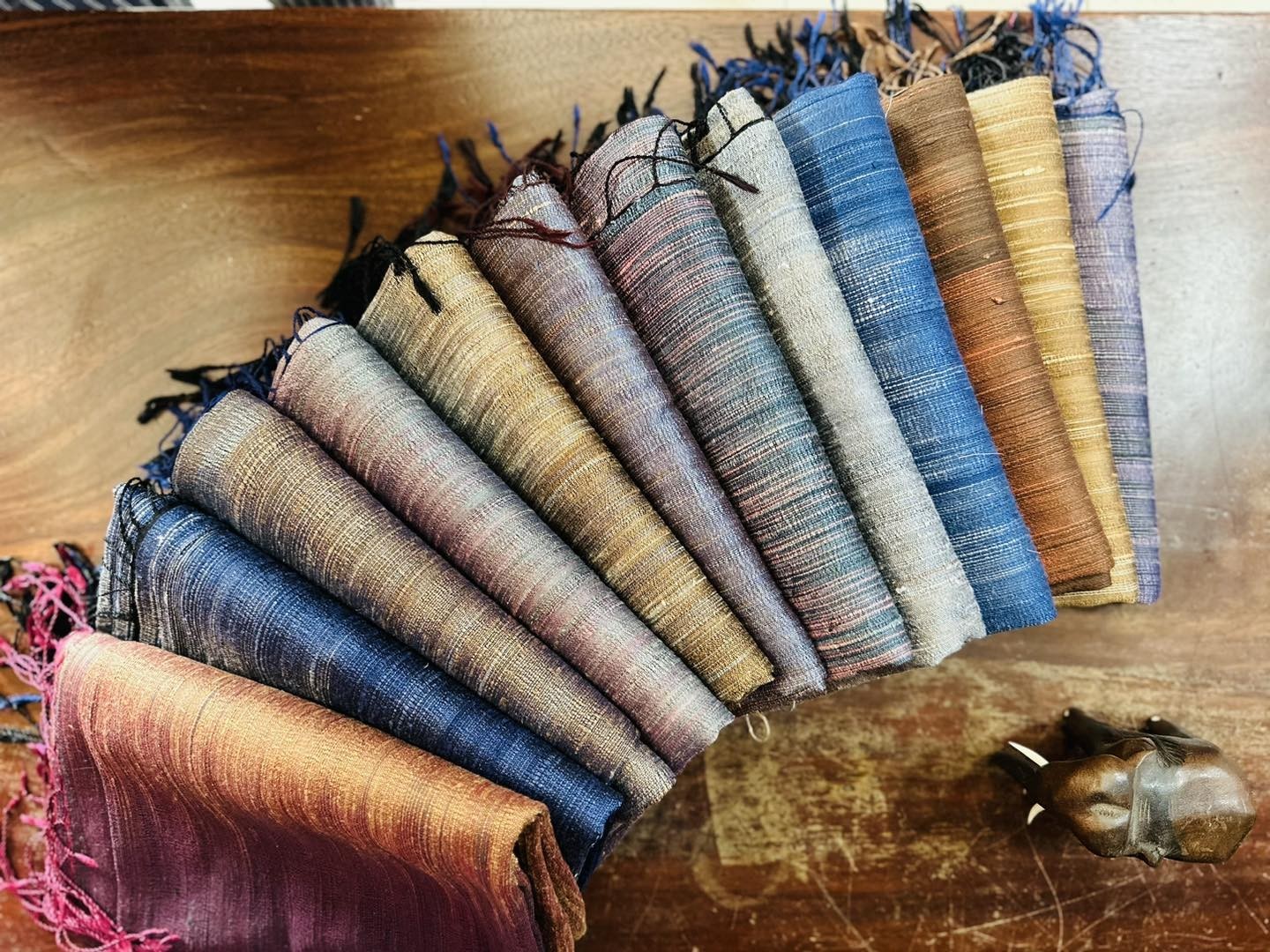 ผ้าคลุมไหล่ไหมแท้ ทอมือ ลายแม่ฟ้า