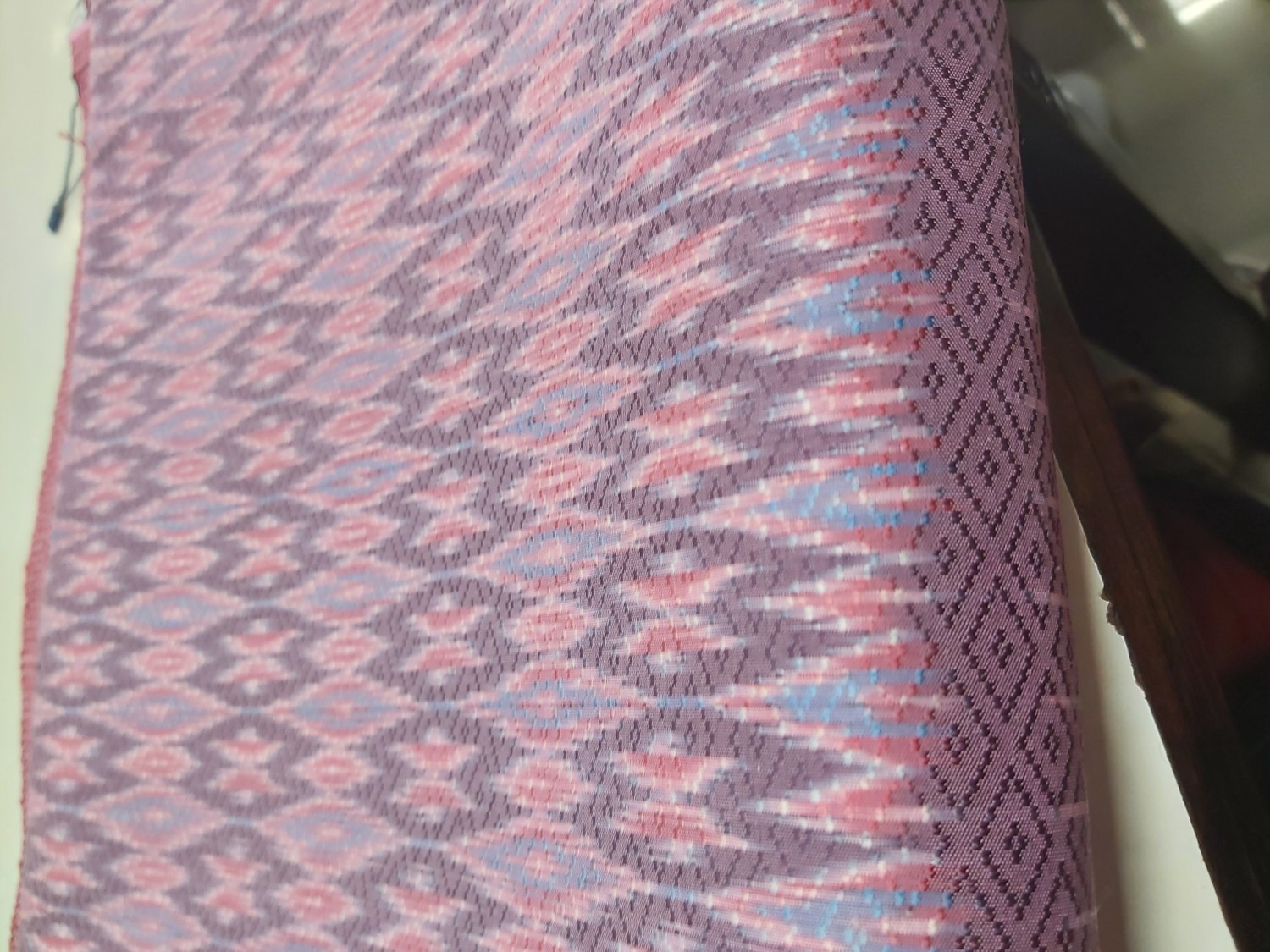 ผ้าไหมมัดหมี่ลายดาวกะจาย