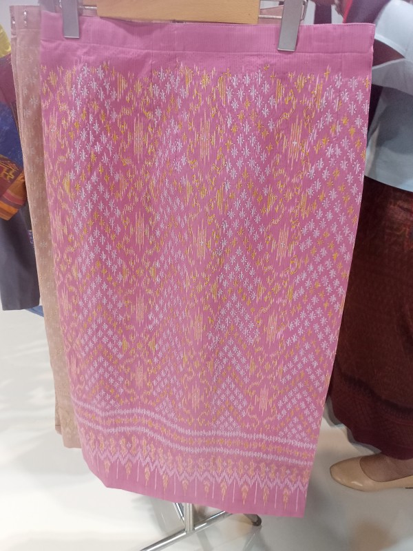 ผ้าถุงตัดสำเร็จรูปไหมแท้