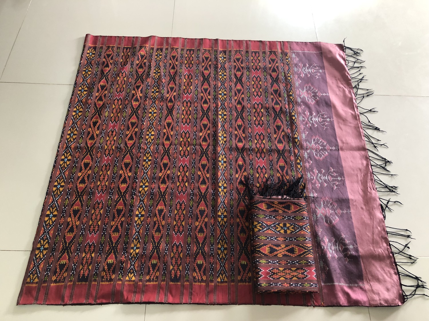 ผ้าไหมลายดอกขจร