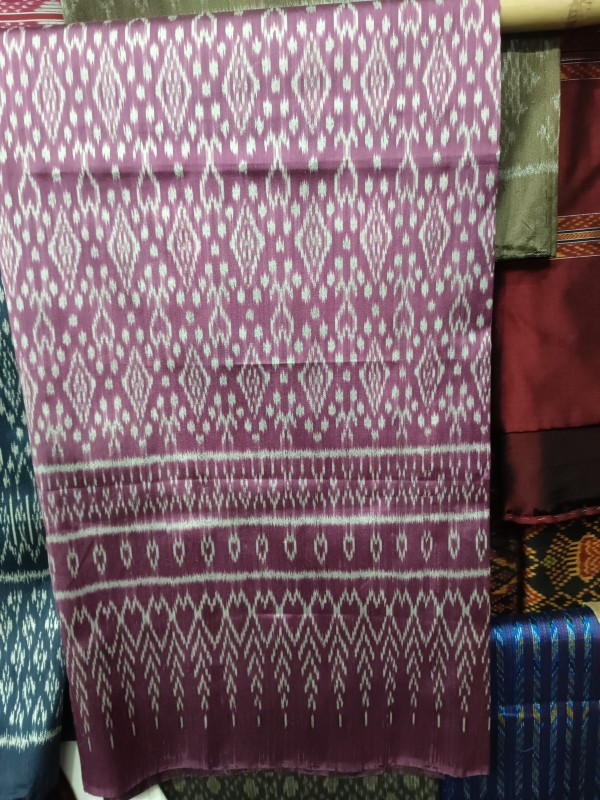 ผ้าไหมสุรินทร์ลายสมอโบราณ