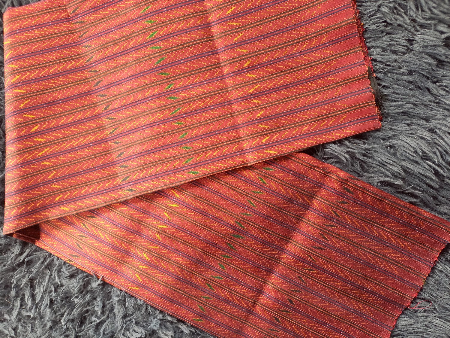 ผ้าไหมลายโฮลลายประจำจังสุรินทร์