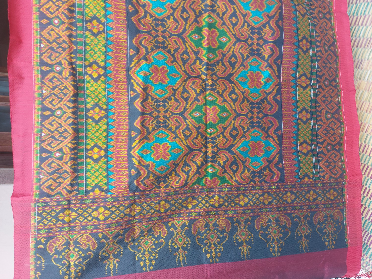 ผ้ามัดหมี่ลายนาคล้อมโคม