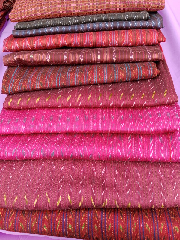 ผ้าไหมลายโฮล