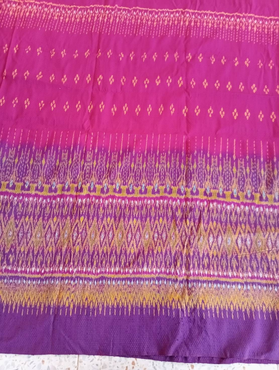 เที่ยงไหมไทย