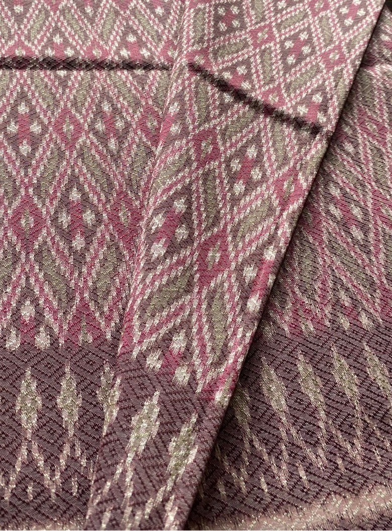 ผ้าไหมมัดหมี่ย้อมสีธรรรมชาติ 6 ตะกอ