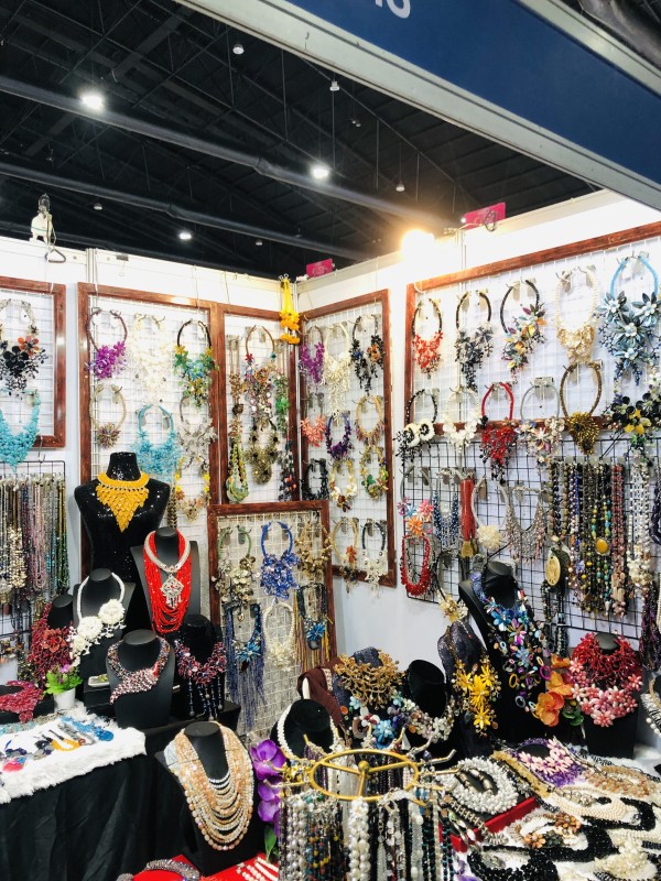 ร้าน สร้อยชุติกาญจน์