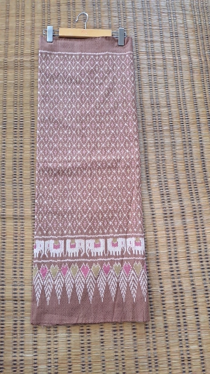 ผ้าไหมสีธรรมชาติ