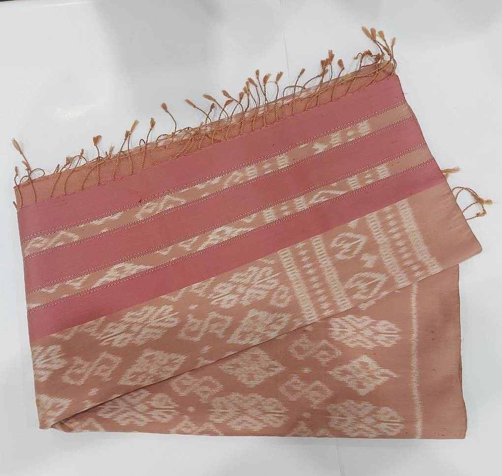 ผ้าไหมลายดอกรัก สีธรรมชาติ