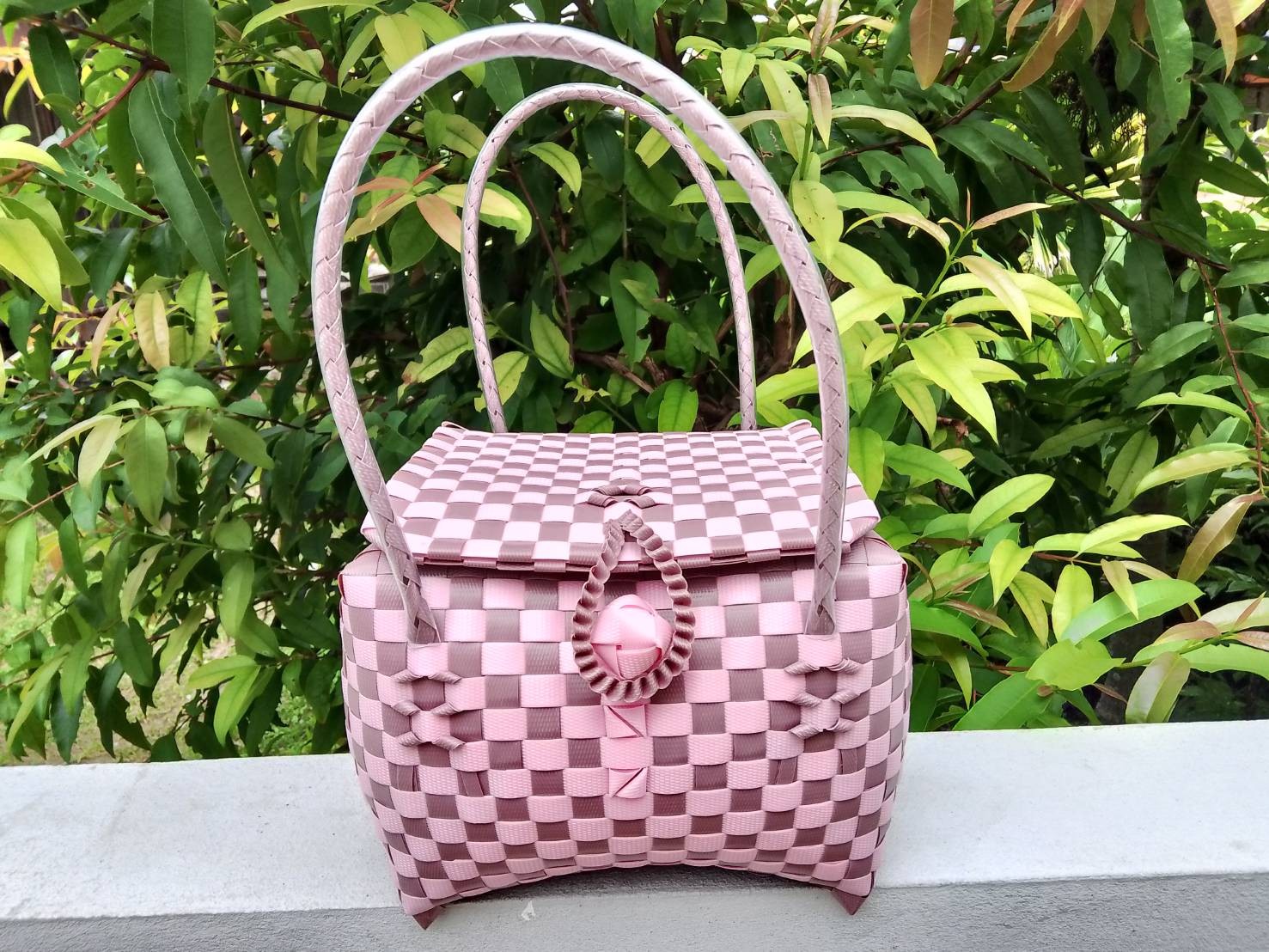 กระเป๋าจักสานเส้นพลาสติก (คละสี,ลาย)