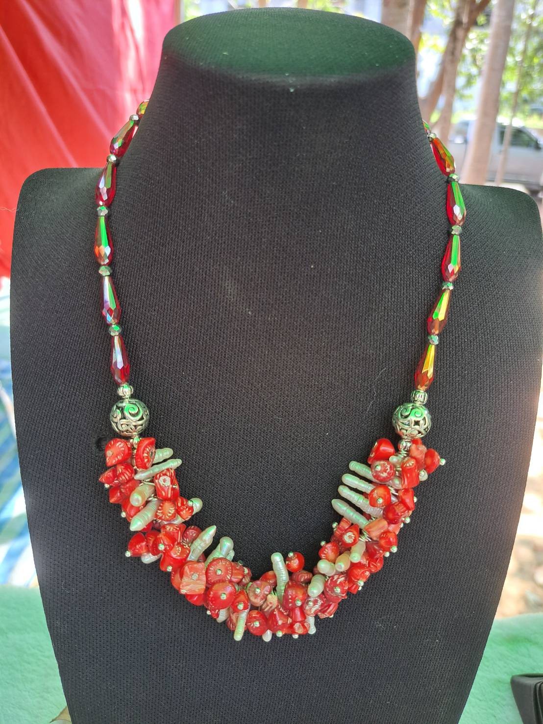 สร้อยคอ หินปะการังแดง สลับหินสี