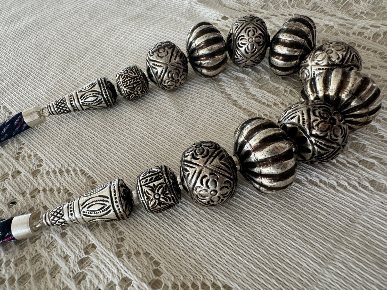 สร้อยผ้าไหมประคำลายเม็ดเม็ดมะยม