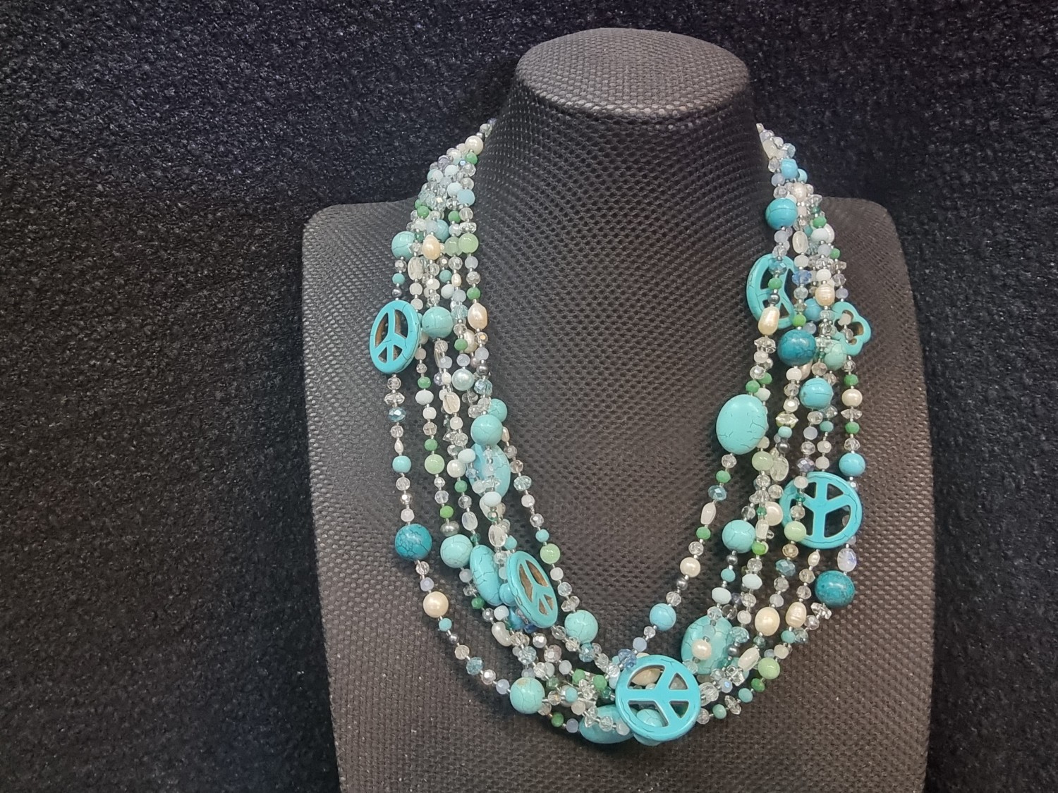 สร้อยคริสตัลคละสีโทนฟ้า