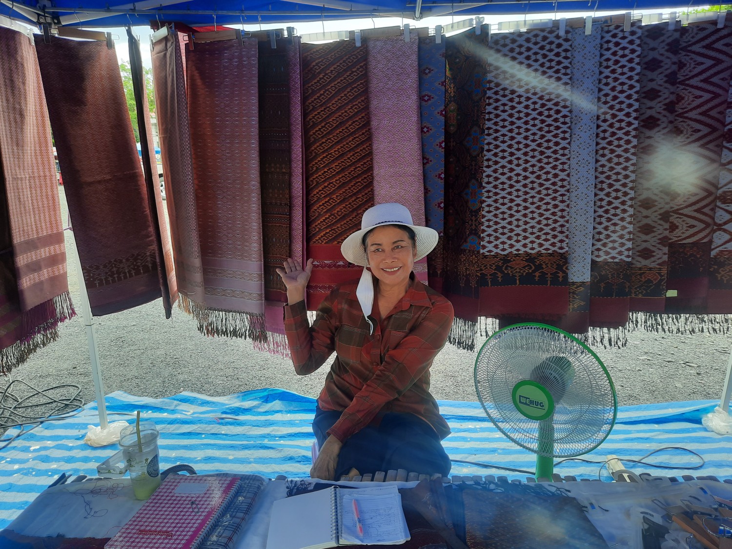 กลุ่มสตรีทอผ้าไหมบ้านแจรน