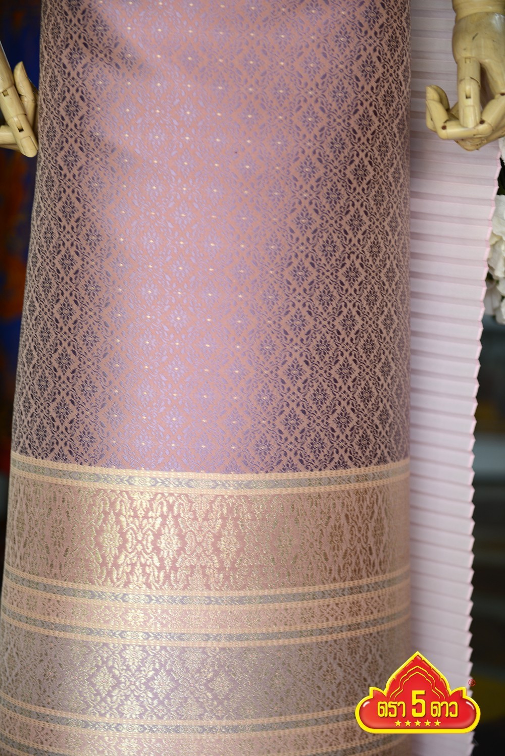 ผ้าไหมยกดอกโบราณ