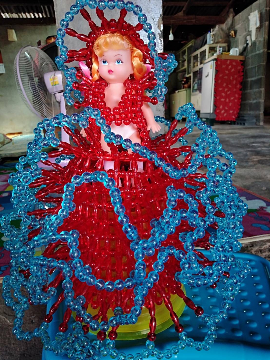 กลุ่มอาชีพสิ่งประดิษฐ์จากลูกปัดและผ้าไหม บ้านคาบใต้ ตำบลเทนมีย์