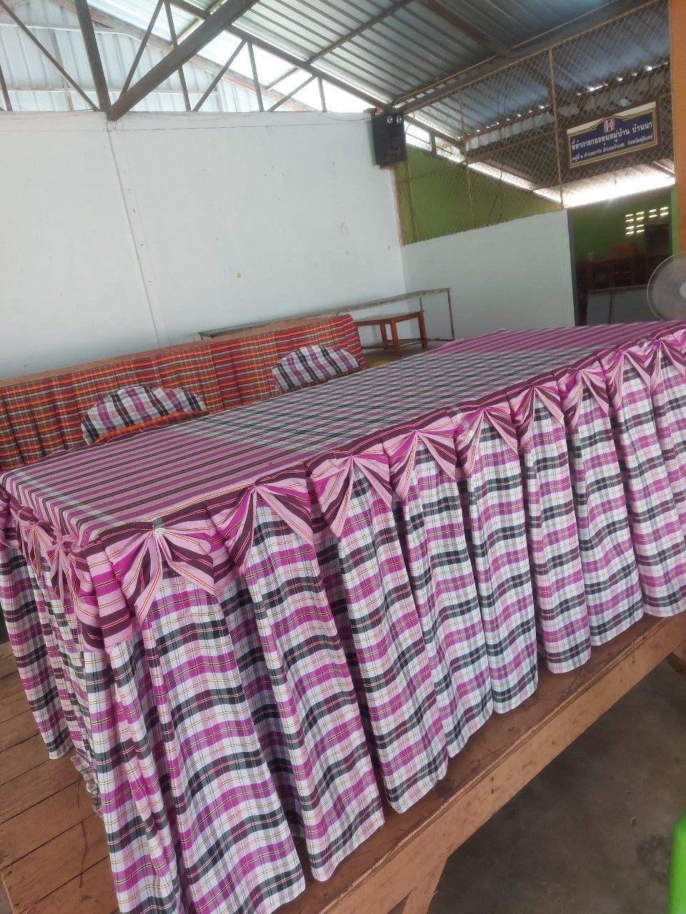 ผ้าคลุมโต๊ะกลีบโบว์สำเร็จรูป