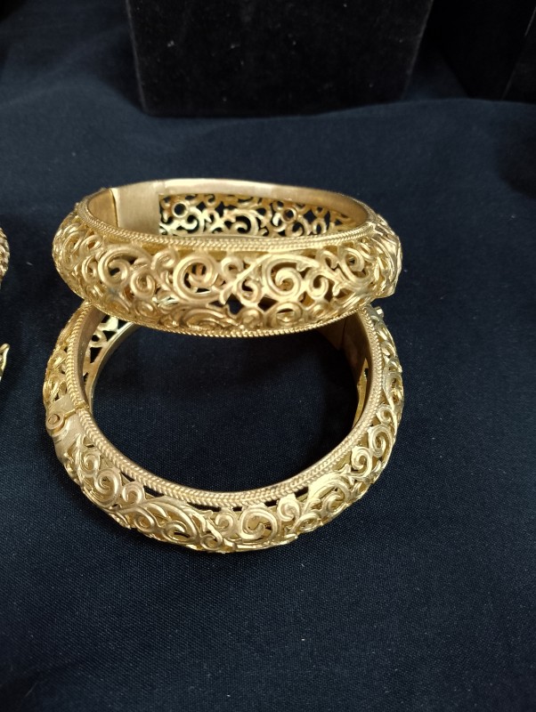 กำลัยลายฉลุ