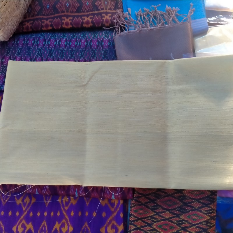 ผ้าไหมสีธรรมชาติ