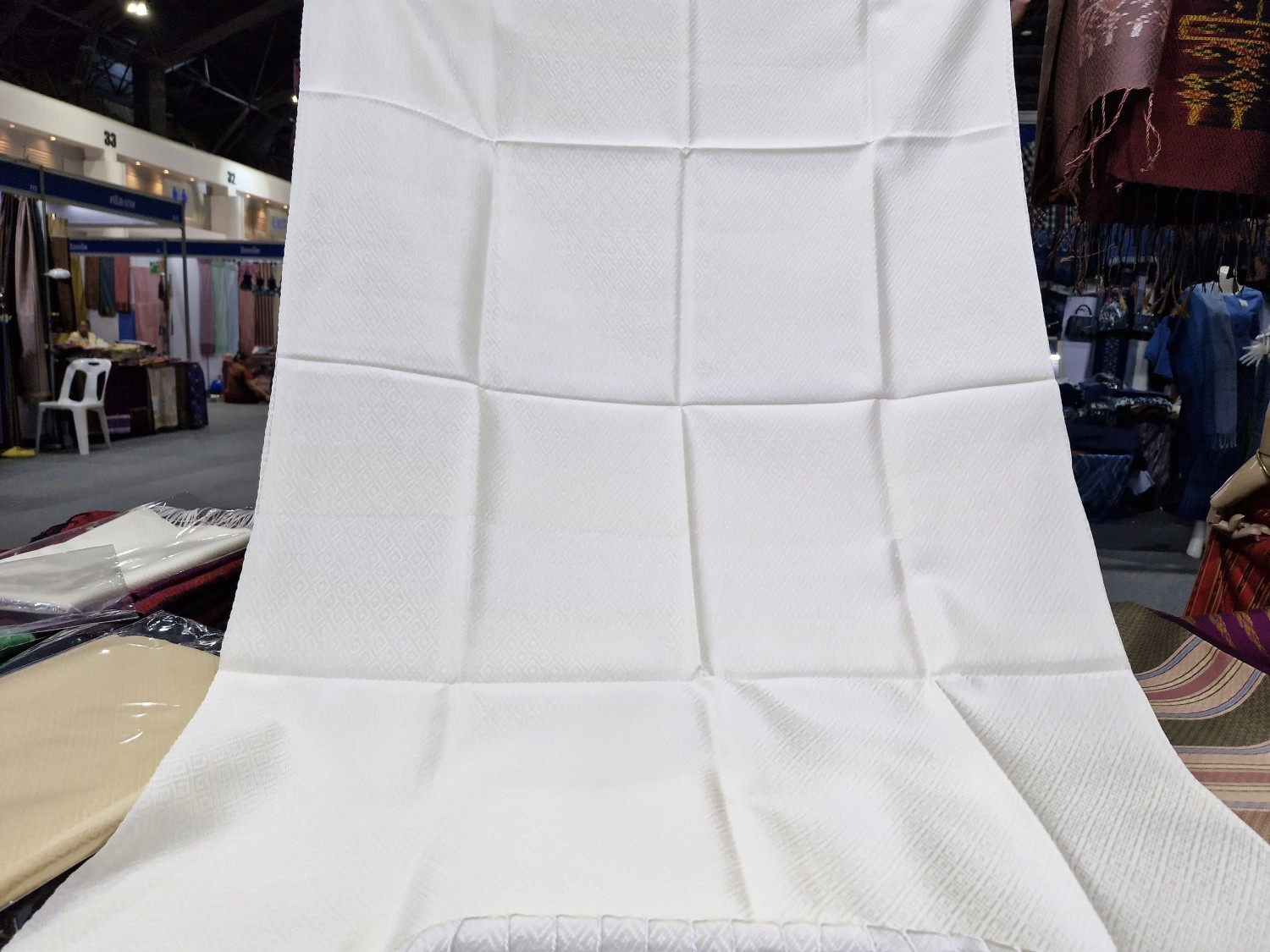 ผ้าคลุมไหล่ยกดอก