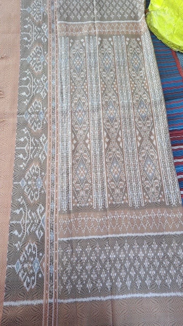 ผ้าไหมสีธรรมชาติ