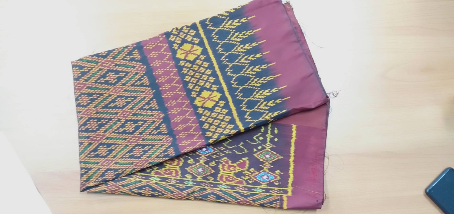 ไหมมัดหมี่ลายโคมแยก