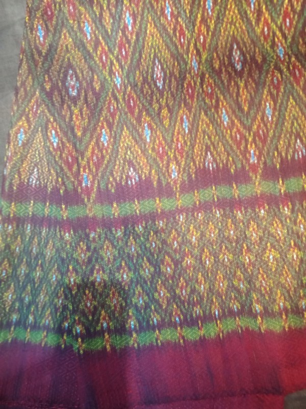 ผ้าไหม 3 ตะกอเหยียบเหาะ ลายดาวกระจาย