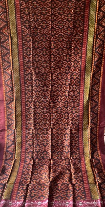 ผ้าไหมลายนาคล้อมดอกรวงจึย (สามตะกอ)