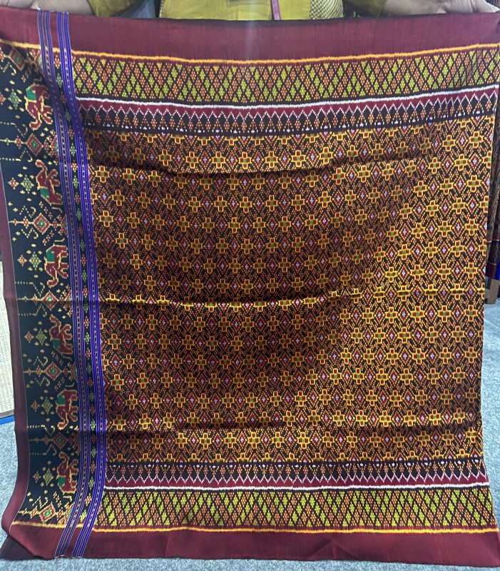 ผ้าไหมมัดหมี่ลายแมลงมุง