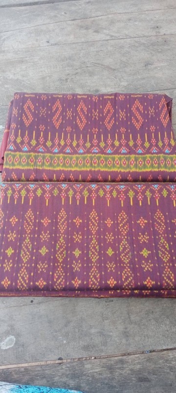 ผ้าไหมสีธรรมชาติ