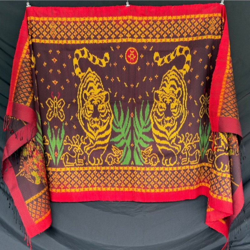 ซิ่น ผ้าไหมมัดหมี่ทอยกดอก 6ตะกอ ขนาด 1x2.20เมตร ลายเสือ มีหน้านางชายครุย สีน้ำตาลเม็ดมะขาม รหัส M2A-100-0306698 รหัสสินค้า SKU-47088