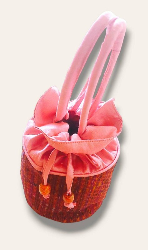 กระเป๋าผ้าไหมลายโฮลทรงกลม คล้องมือ