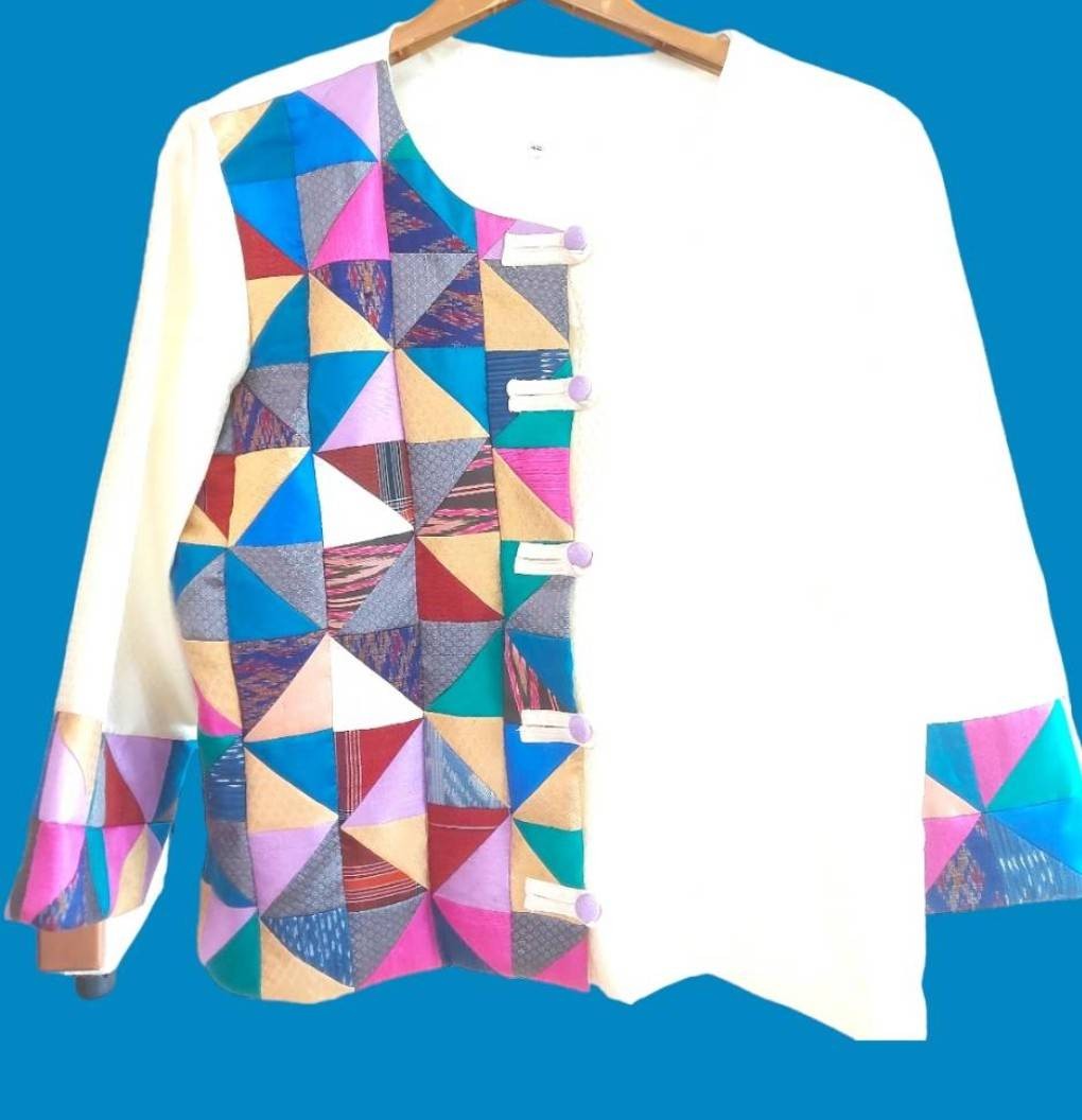 เสื้อไหมต่อลาย