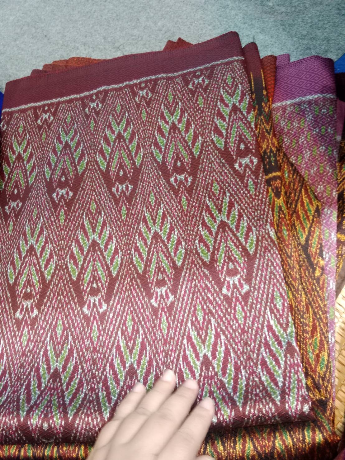 ผ้าไหมมัดหมี่ลูกแก้ว