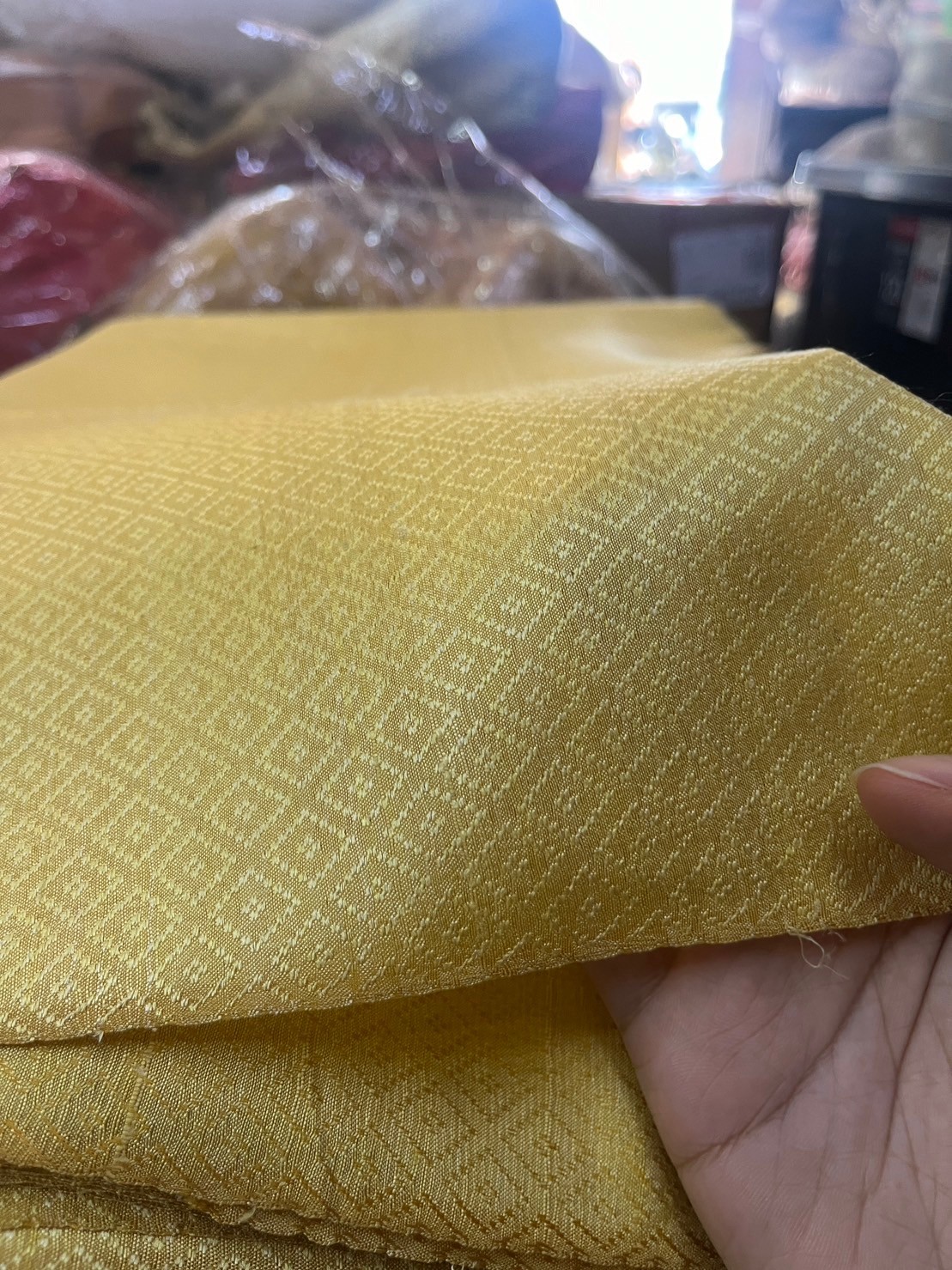 ผ้าไหมสีธรรมชาติ