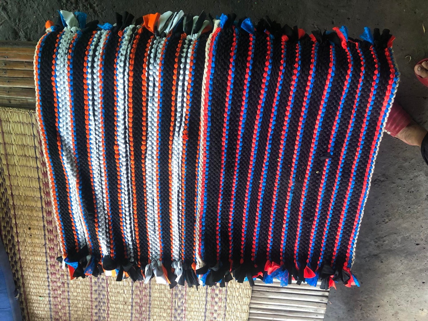 พรมเช็ดเท้าทอมือ (คละสี)