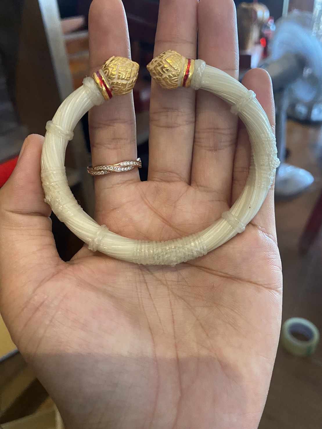 กำไลขนหางสีขาวหัวเงินเเท้  ขนาด8มิล