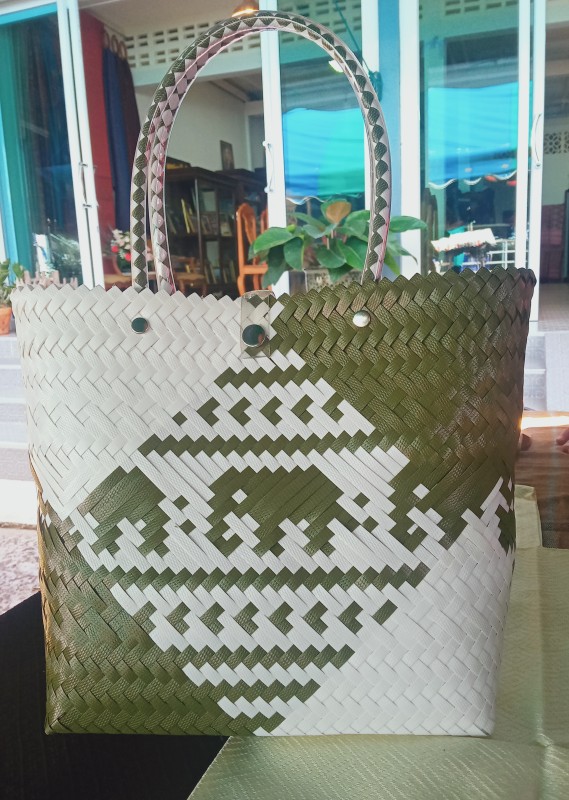 กระเป๋าสานลายช้าง