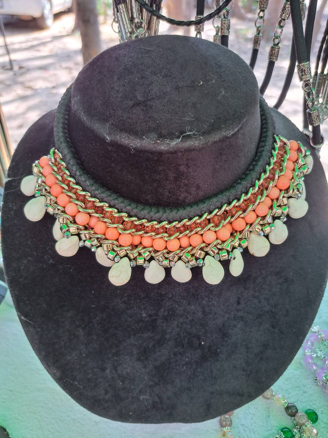 สร้อยคอ จากหินเทอร์คอยส์ สลับหินสี