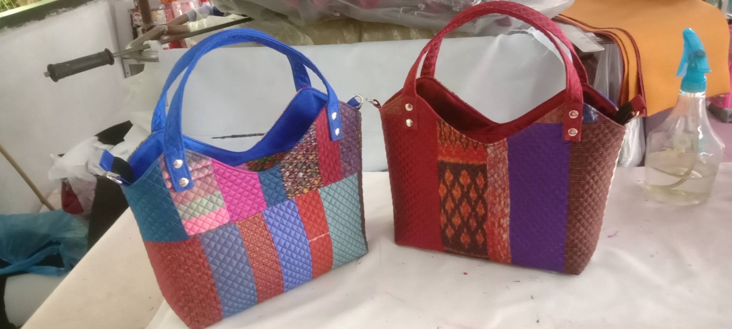 กระเป๋าผ้าไหม