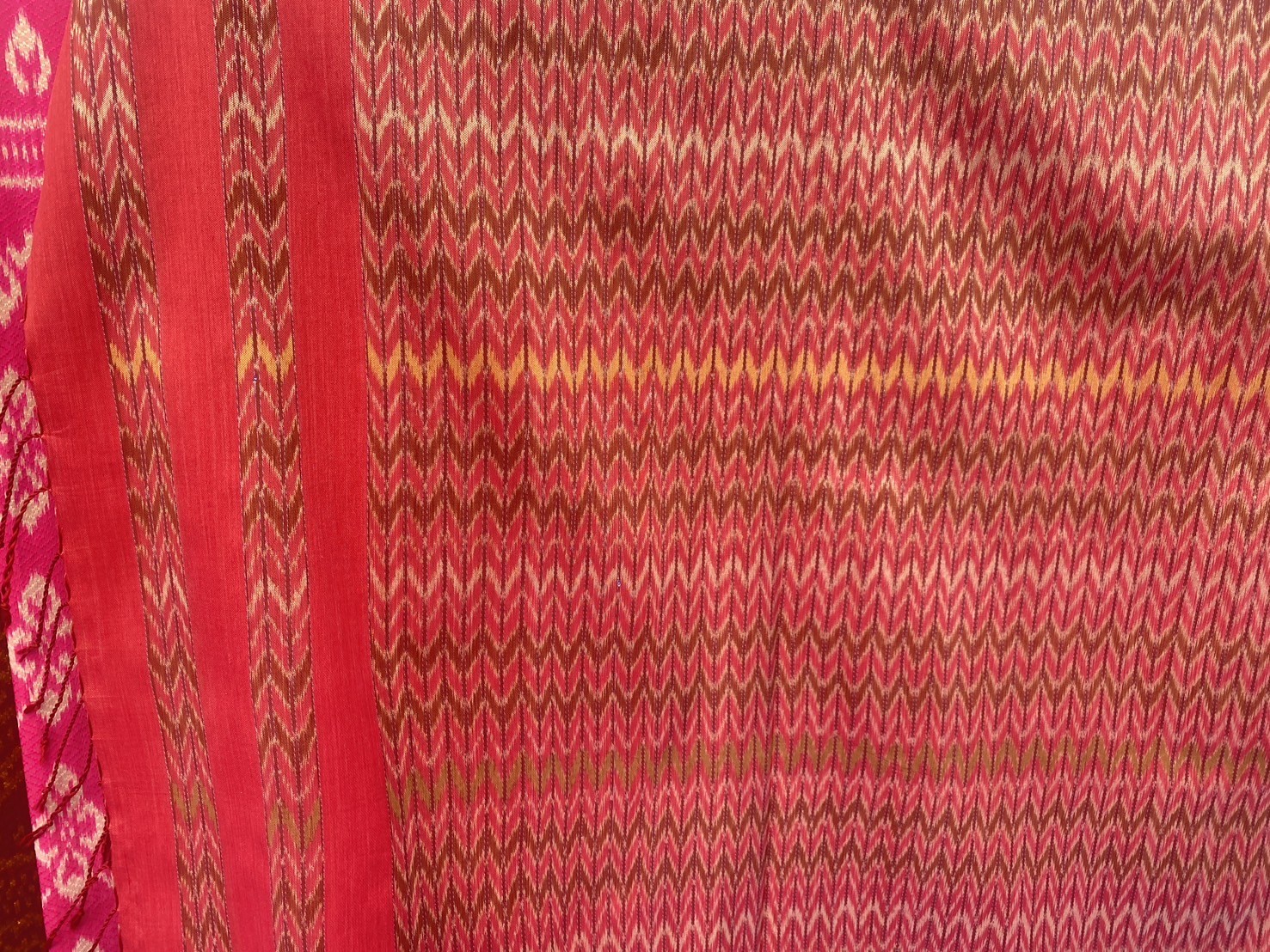 ผ้าไหมโฮลเปราะห์ปั๊วะแปรคะนอง