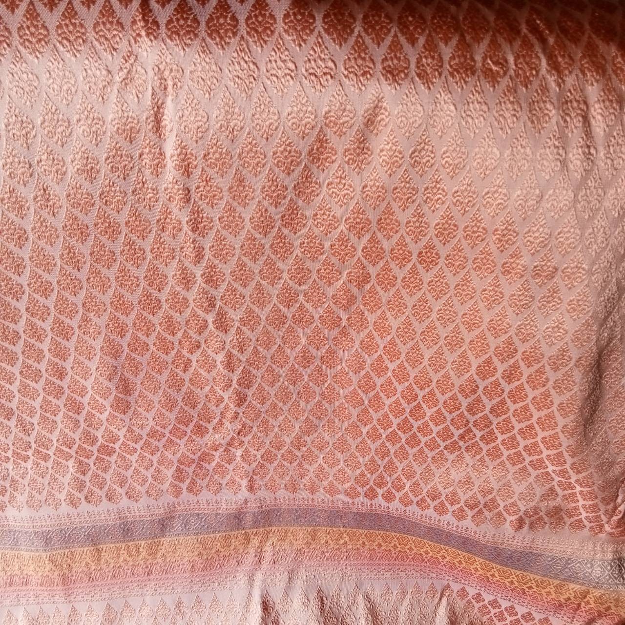 ผ้าไหมลายยกดอก