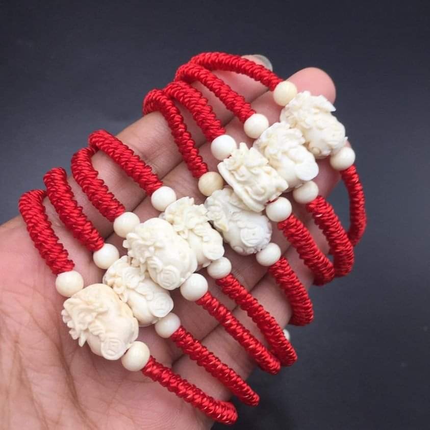 ข้อมือด้ายแดงถัก แต่งปี่เซี๊ยะ