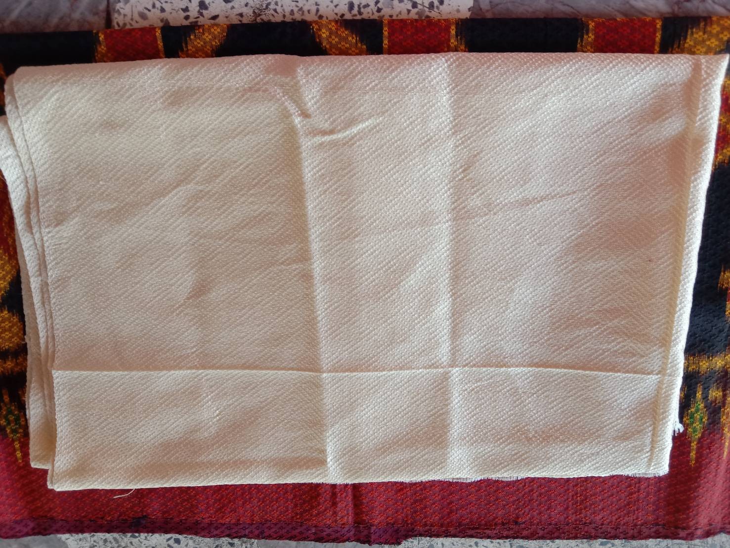 ผ้าไหมพื้นเรียบ